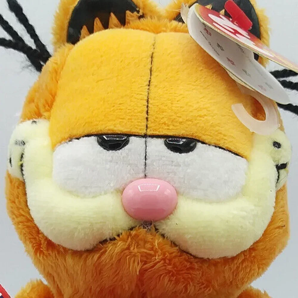 TY Happy Holidays Garfield 9in. Plush Hang & Tush Tags Retired in 2005